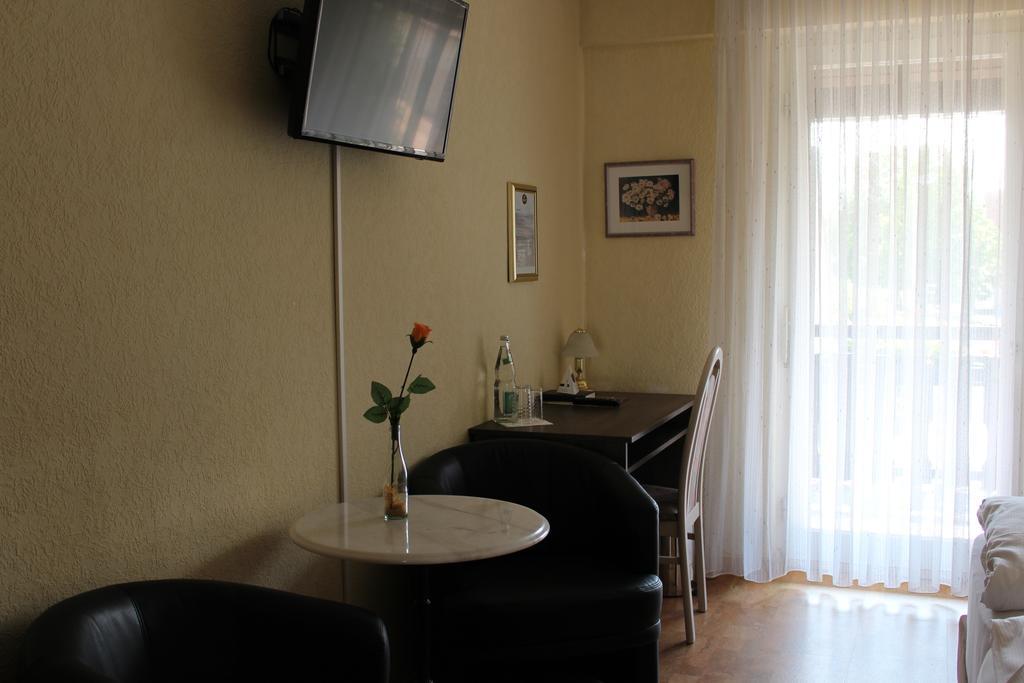 Hotel Gasthof Roessle Rottenburg am Neckar Buitenkant foto